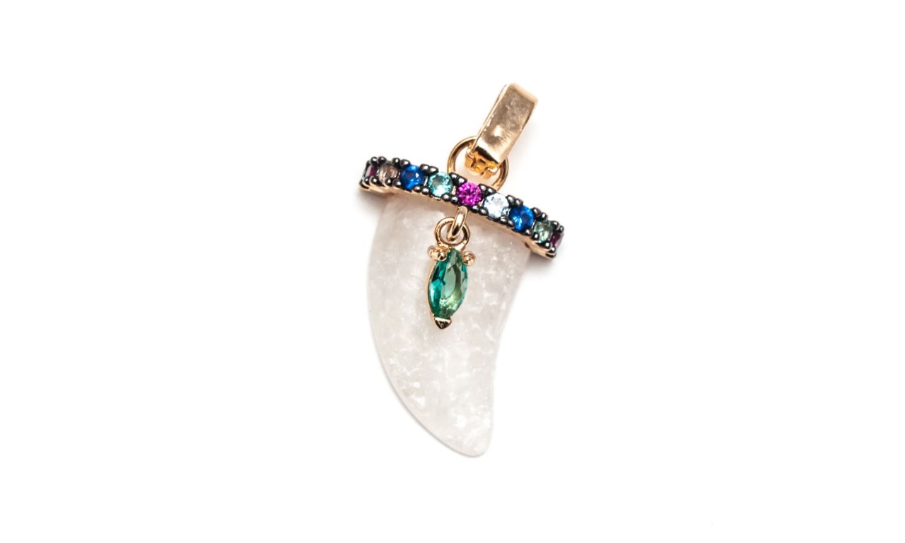 Pingente Dente Charm Branco Banho de Ouro 18k.